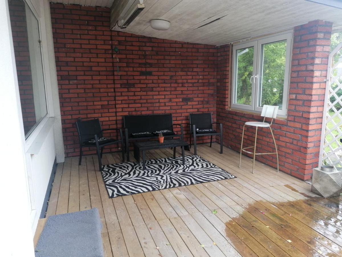 Villa Med Egen Parkering. Moejlighet Att Boka Fran 1 Och Upp Till 5 Personer. Orebro Exterior photo