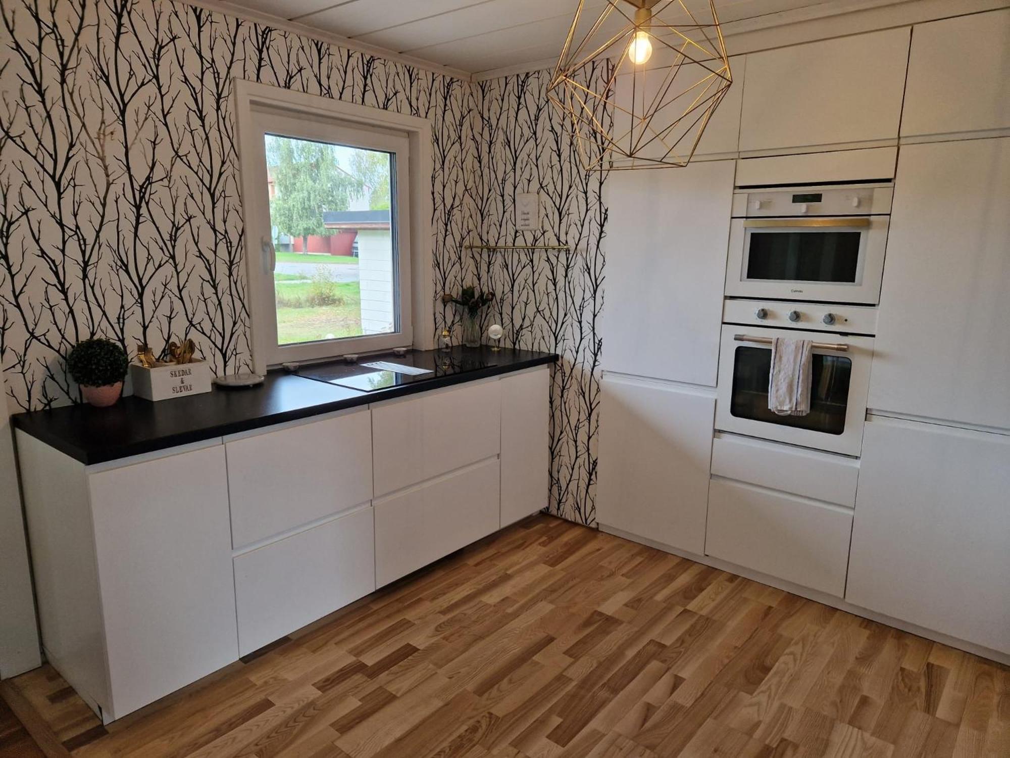 Villa Med Egen Parkering. Moejlighet Att Boka Fran 1 Och Upp Till 5 Personer. Orebro Exterior photo