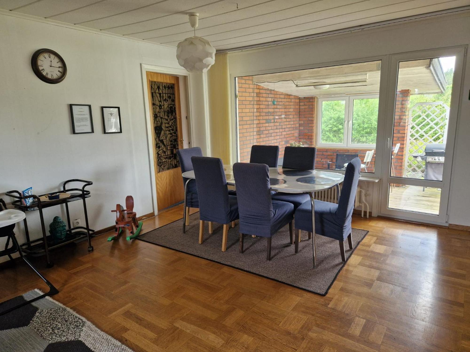Villa Med Egen Parkering. Moejlighet Att Boka Fran 1 Och Upp Till 5 Personer. Orebro Exterior photo