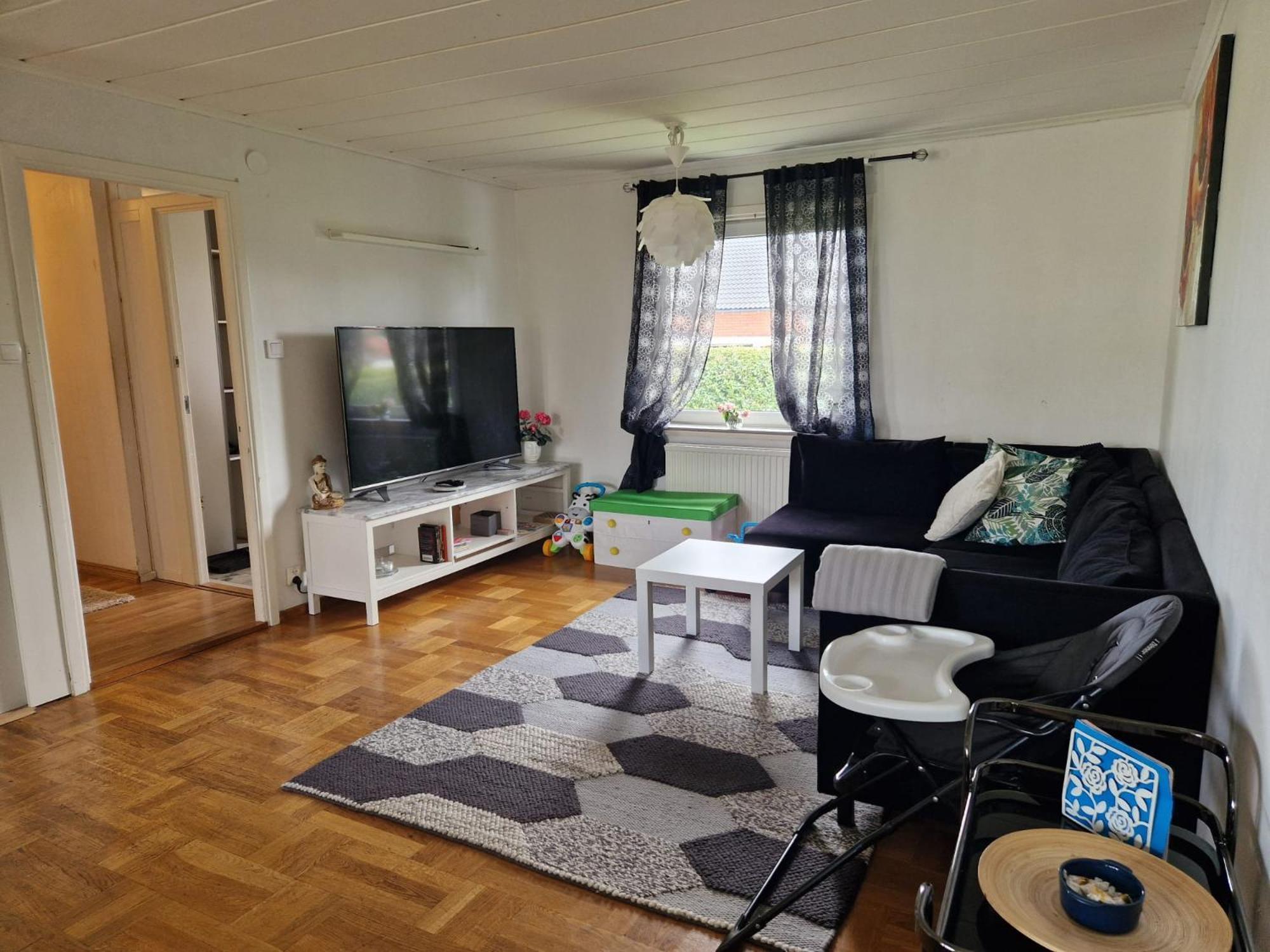 Villa Med Egen Parkering. Moejlighet Att Boka Fran 1 Och Upp Till 5 Personer. Orebro Exterior photo