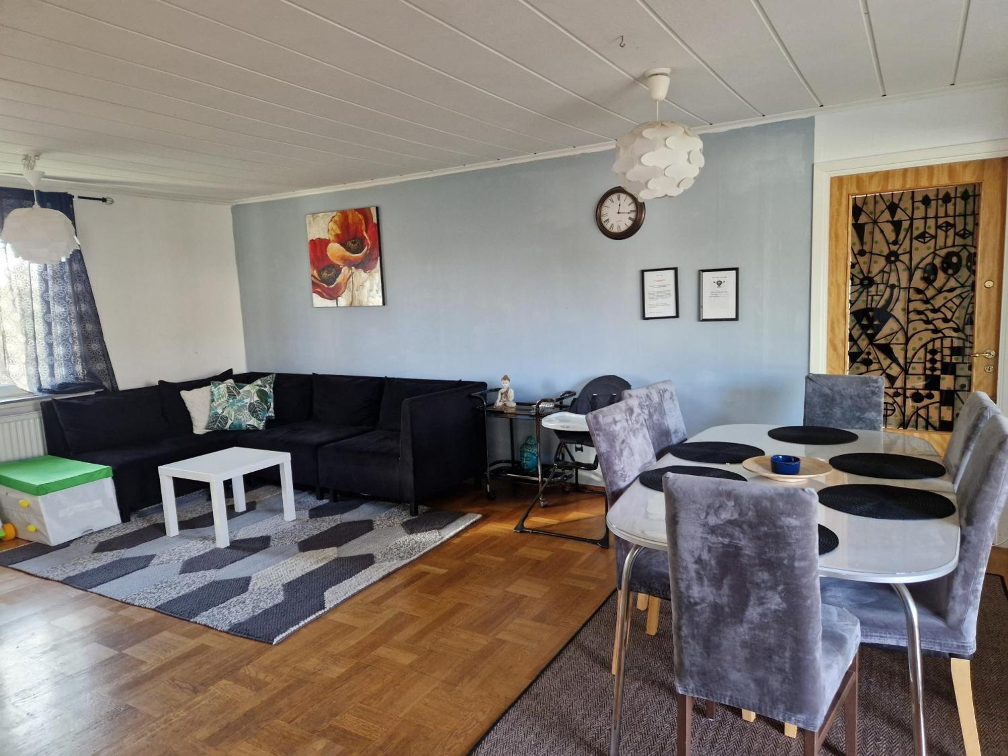 Villa Med Egen Parkering. Moejlighet Att Boka Fran 1 Och Upp Till 5 Personer. Orebro Exterior photo